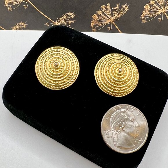 Sarah Coventry White Flower and Gold Domed CLIP Earrings Duo - Picture 3 of 6